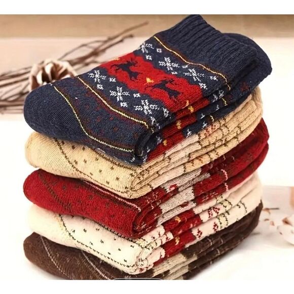 Novelty Christmas Reindeer Winter Socks Set of 5 - Picture 3 of 10